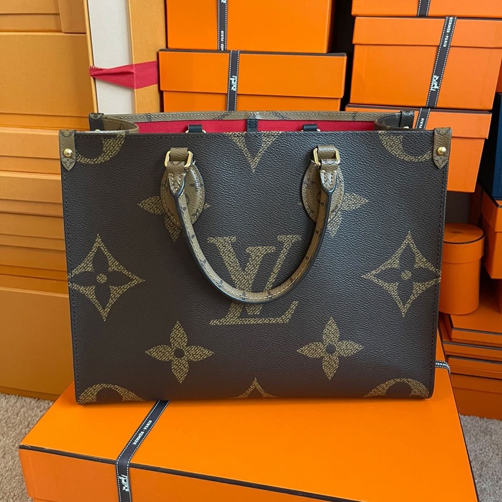 ❌SOLD❌ Authentic LV OnTheGo MM Monogram